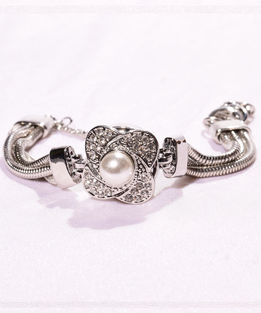 Single  Silver Snap bracelet with  pearl and crystal snap button