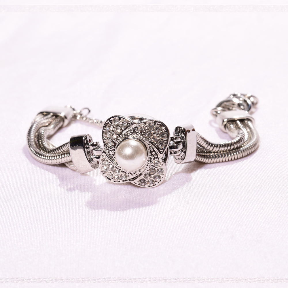 Single  Silver Snap bracelet with  pearl and crystal snap button
