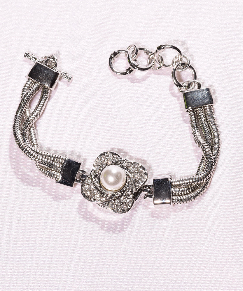 Single  Silver Snap bracelet with  pearl and crystal snap button
