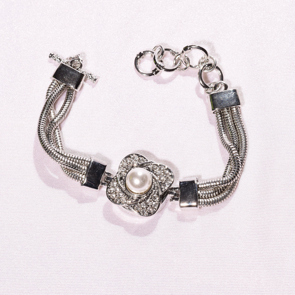 Single  Silver Snap bracelet with  pearl and crystal snap button
